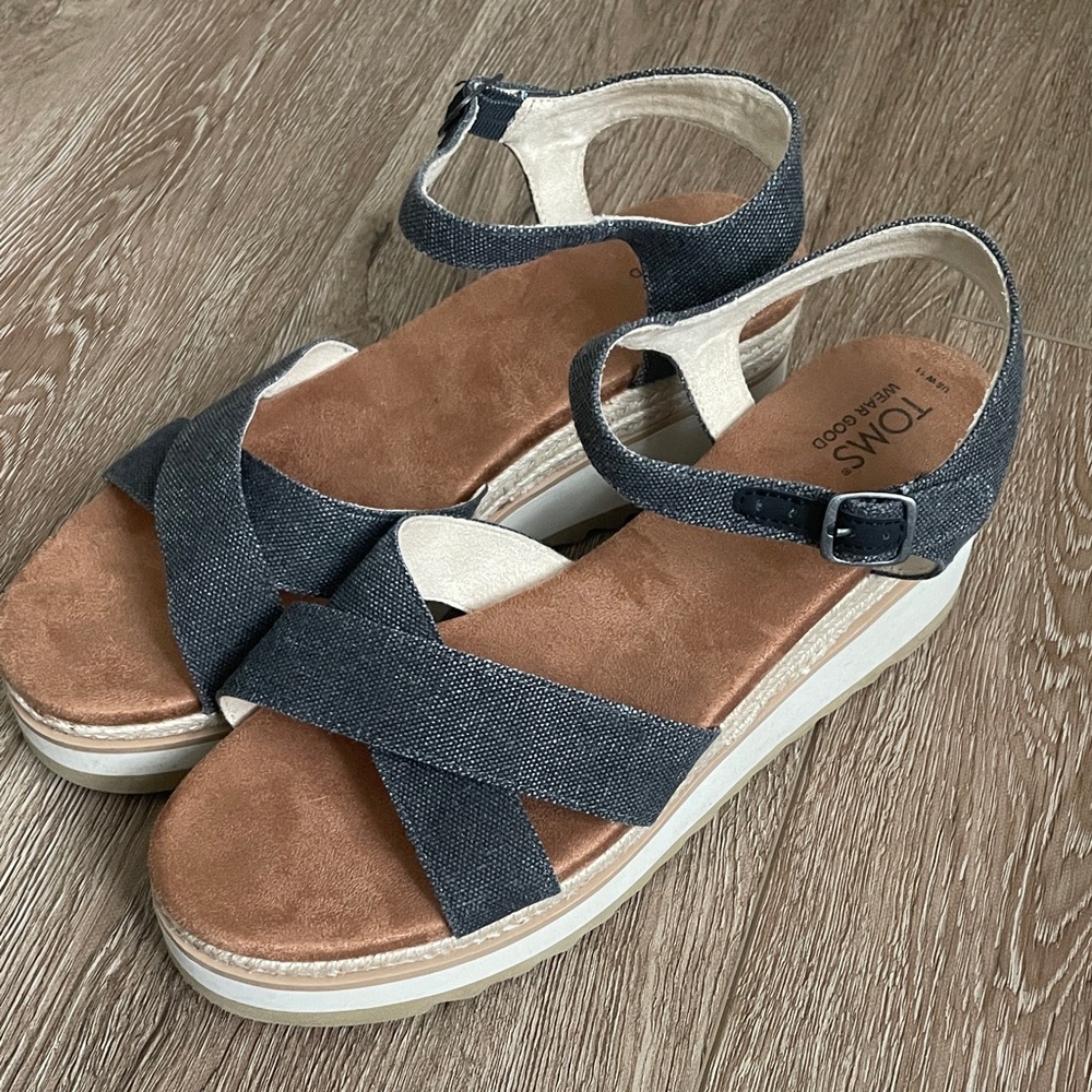 Tom’s Gia Wedge Platform Sandals